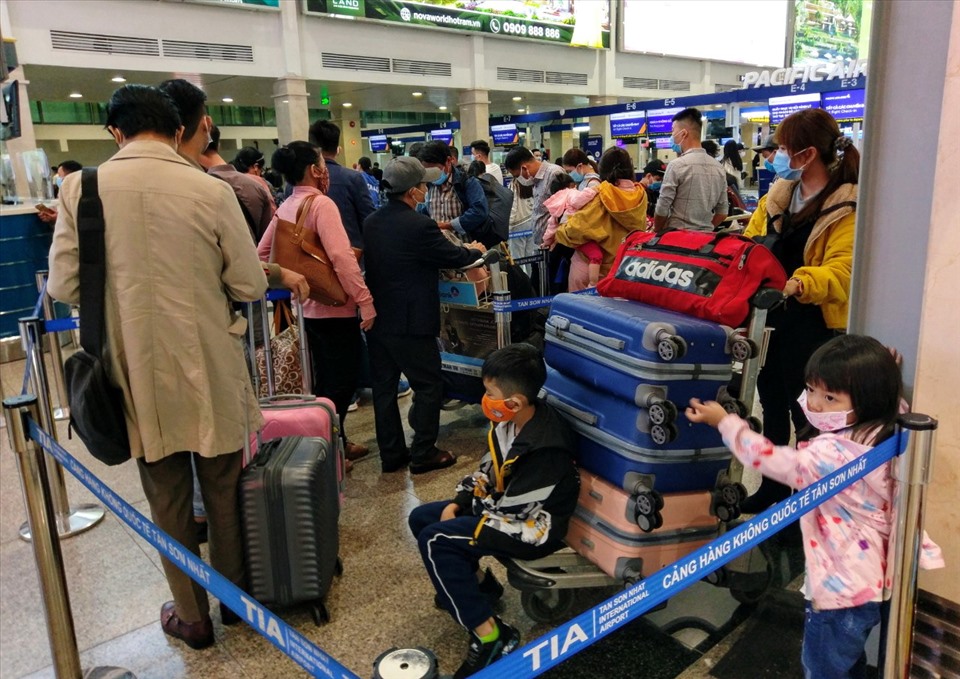 Sân bay Tân Sơn Nhất khuyến cáo hành khách chủ động sắp xếp thời gian làm thủ tục trước thời điểm khởi hành 120 phút