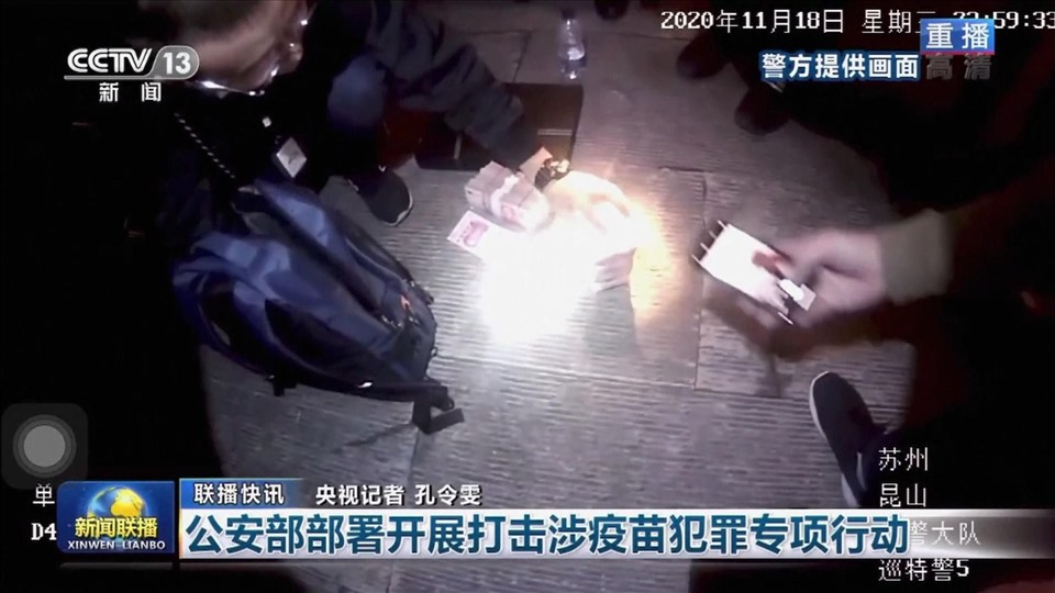 Trung Quốc bắt 80 nghi phạm trong ổ nhóm làm giả vaccine COVID-19. Ảnh: CCTV