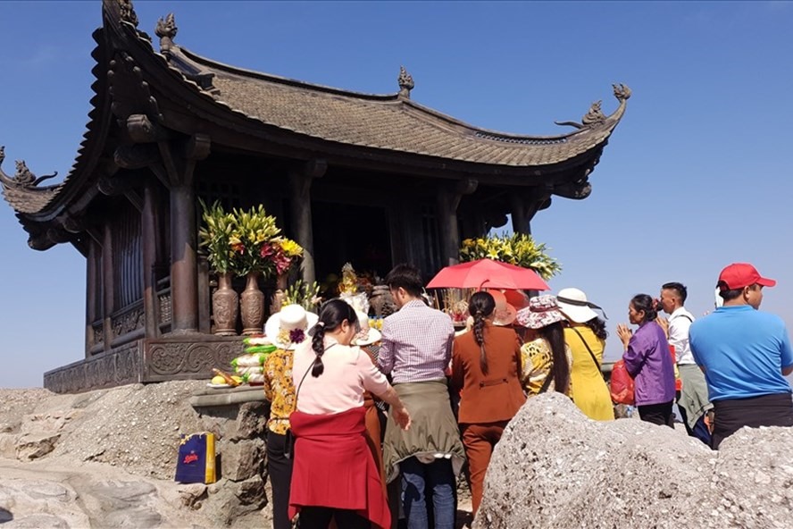 Chùa Đồng trên đỉnh nón thiêng Yên Tử. Ảnh: LĐO