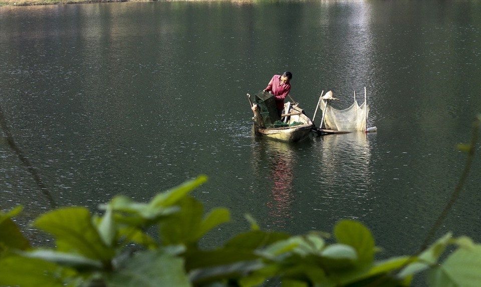 Huyện Đà Bắc có 13 xã nằm ven hồ của thủy điện Hòa Bình. Ảnh: Vân Tiến