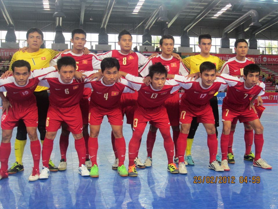 Huấn luyện viên Huỳnh Bá Tuấn (số 17) khi còn khoác áo đội tuyển futsal Việt Nam. Ảnh: Facebook Huynh Ba Tuan