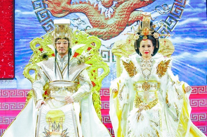 Trang phục của Ngọc Hoàng - Thiên Hậu trong Táo Xuân 2018 được đánh giá là nổi bật nhất. Ảnh: Sen Vàng.
