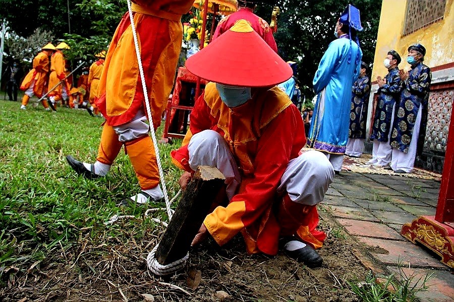 Sau Triệu Miếu, Thế Miếu, lễ dựng nêu cũng sẽ được tổ chức tại điện Long An, diễn ra từ ngày 23 tháng Chạp đến mồng 6 Tết Nguyên đán.