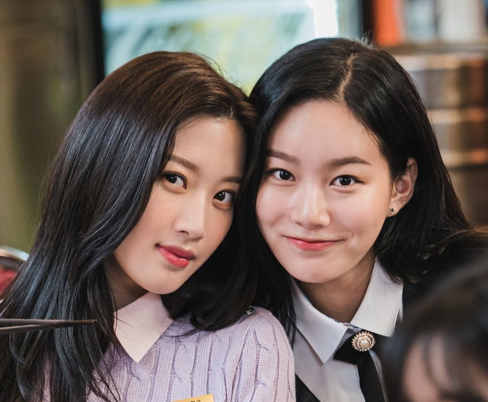 Năm 2020, Park Yoo Na là cái tên nhận được nhiều sự chú ý với khán giả qua vai diễn Kang Soo Jin - người từng là bạn thân của nữ chính Lim Ju Gyeong (Moon Ga Young) trong bộ phim chuyển thể “True Beauty“. Ảnh: Instagram.