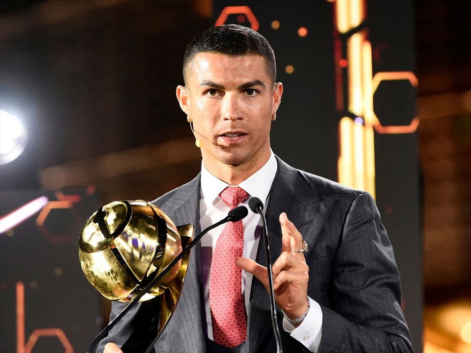 Siêu sao người Bồ Đào Nha được vinh danh là Cầu thủ xuất sắc nhất thế kỷ 21. Ảnh: AFP