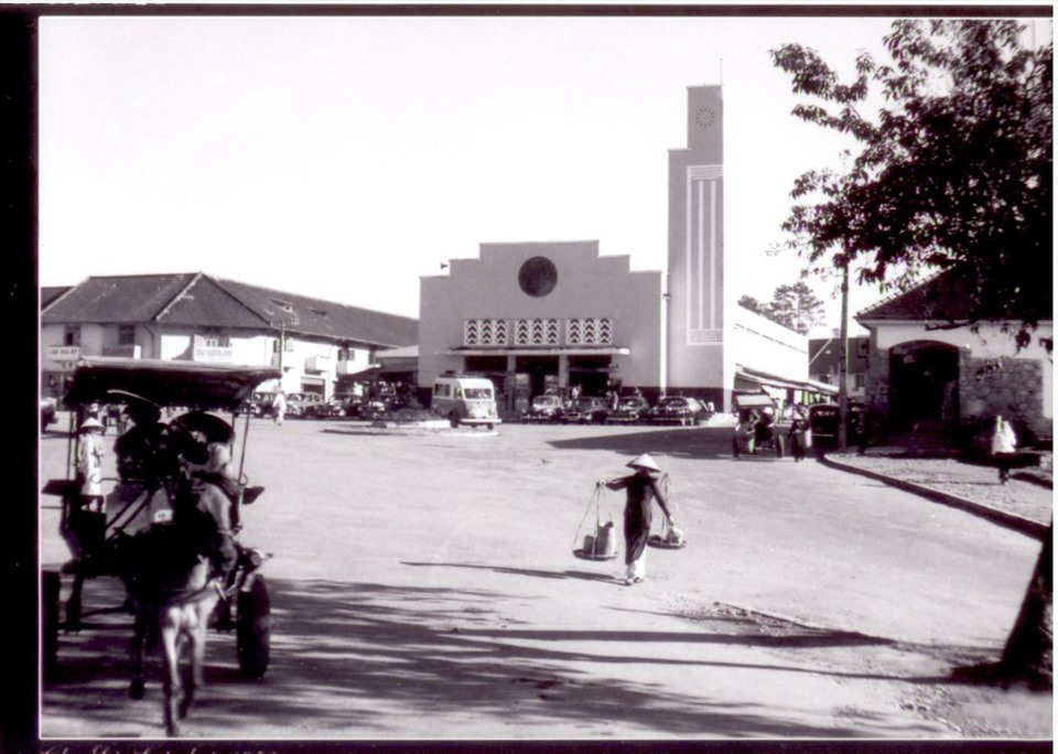 Khu Hòa Bình, vị trí trung tâm của thành phố Đà Lạt ngày xưa, thập niên 1960. Ảnh: Đặng Văn Thông