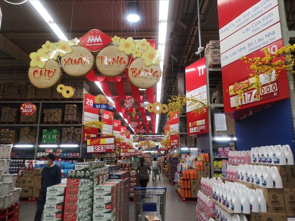 Các siêu thị chủ yếu sẽ đóng cửa từ chiều 30 Tết, nhưng riêng siêu thị Aeon mở xuyên Tết. Ảnh: C.Ngô