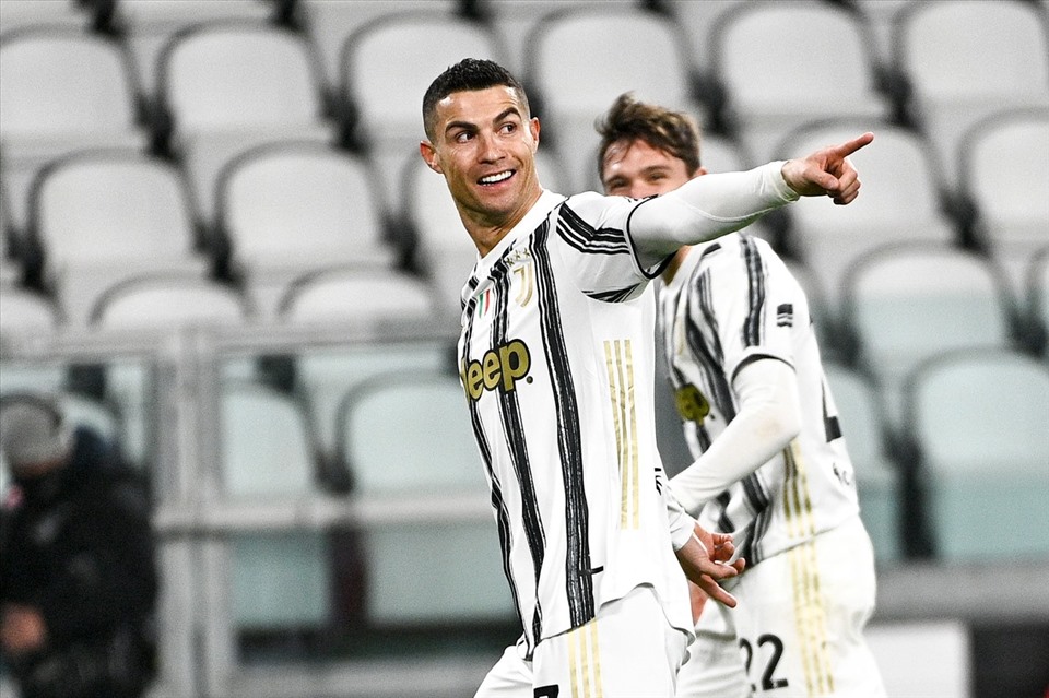 Thời gian chưa thể làm chậm đôi chân của Ronaldo... Ảnh: AFP