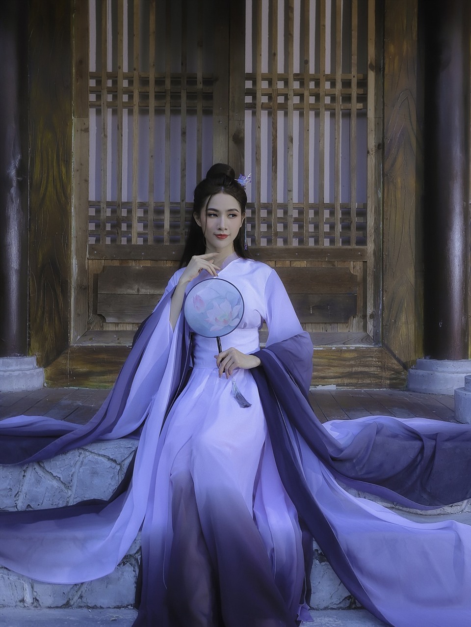 Vẻ đẹp cổ trang của nàng Hoa hậu đầu tiên đóng Thúy Kiều bản điện ảnh