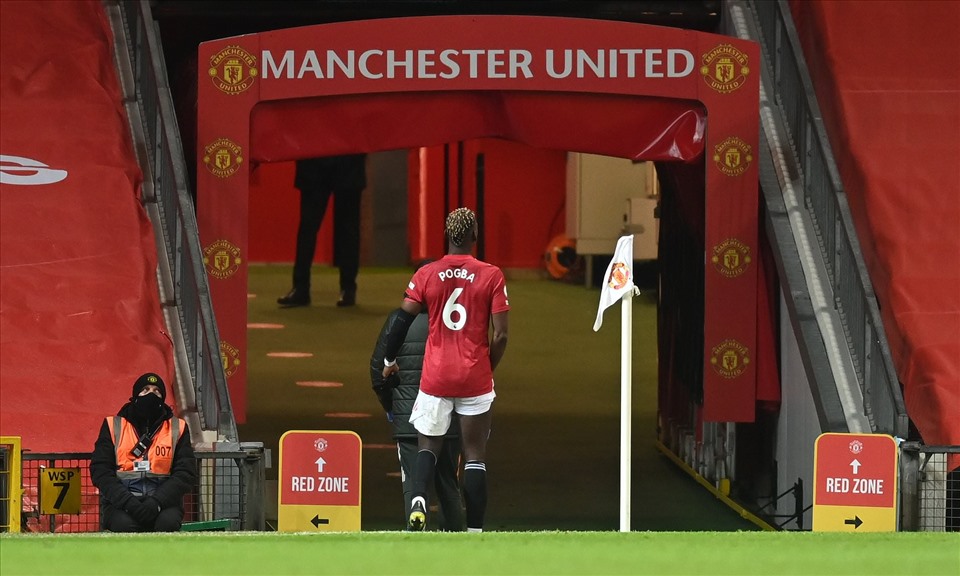 Man United mất thế kiểm soát sau khi Paul Pogba rời sân và Quỷ đỏ cũng bị cho là phần nào chủ quan. Ảnh: AFP