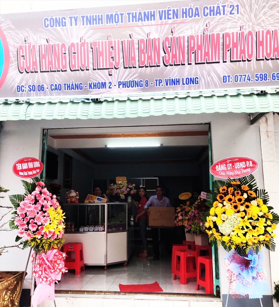 Cửa hàng bán pháo hoa không nổ tại số 06 đường Cao Thắng, TP.Vĩnh Long. Ảnh: T.N.
