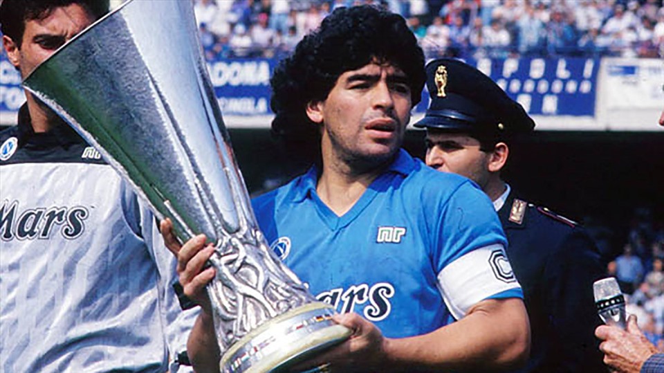“Huyền thoại bóng đá” trong màu áo Napoli. Ảnh: BHD.