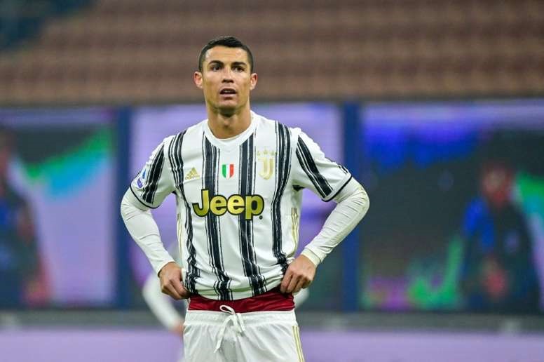 1. Cristiano Ronaldo (Tiền đạo - Juventus): 16 bàn thắng