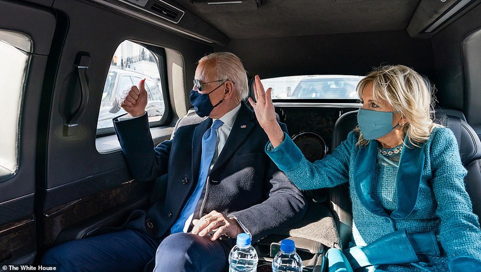 Tổng thống Joe Biden và Đệ nhất phu nhân Jill Biden đến Nghĩa trang Quốc gia Arlington. Ảnh: Nhà Trắng