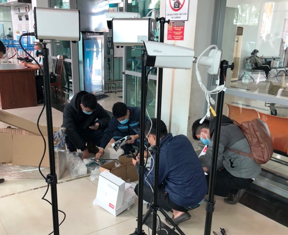 Lô hàng camera đo thân nhiệt về tới tỉnh Gia Lai để phục vụ chống dịch bệnh. Ảnh BCĐ