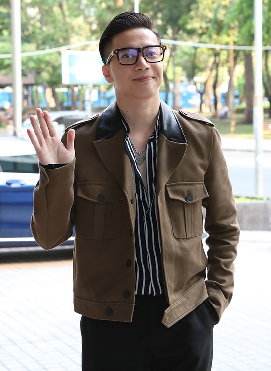 Ca sĩ S.T đến dự họp báo công bố đêm nhạc của Dương Triệu Vũ.