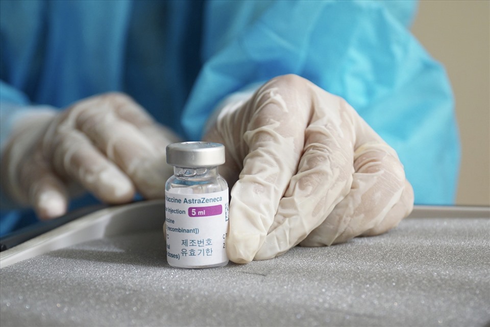 Số vaccine mà Đà Nẵng tiếp nhận lần này  do Tập đoàn dược phẩm AstraZeneca phối hợp cùng Đại học Oxford (Vương quốc Anh) nghiên cứu sản xuất và đã được nhập khẩu về Việt Nam ngày 24.2 vừa qua. Ảnh: HL