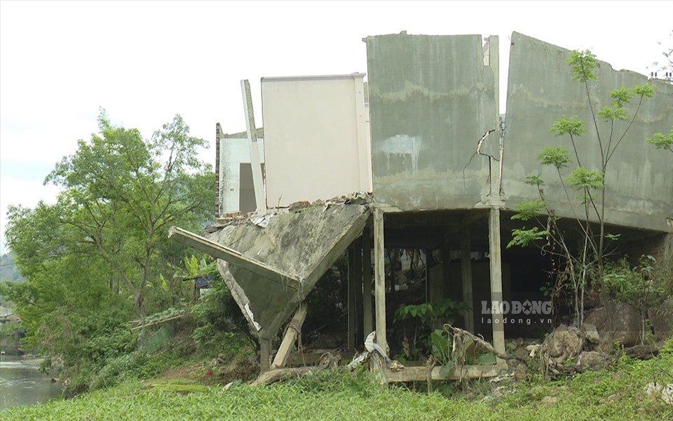 Ngôi nhà của anh Cà Văn Huân, Tiểu khu 2, xã Mường Bú, Mường La, Sơn La bị đổ sập.