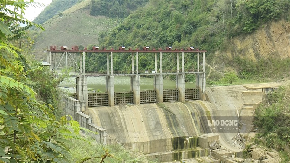 Công trình Thủy điện Nậm Bú được xây dựng trên địa bàn 2 xã: Tạ Bú và Mường Bú, huyện Mường La, tỉnh Sơn La.