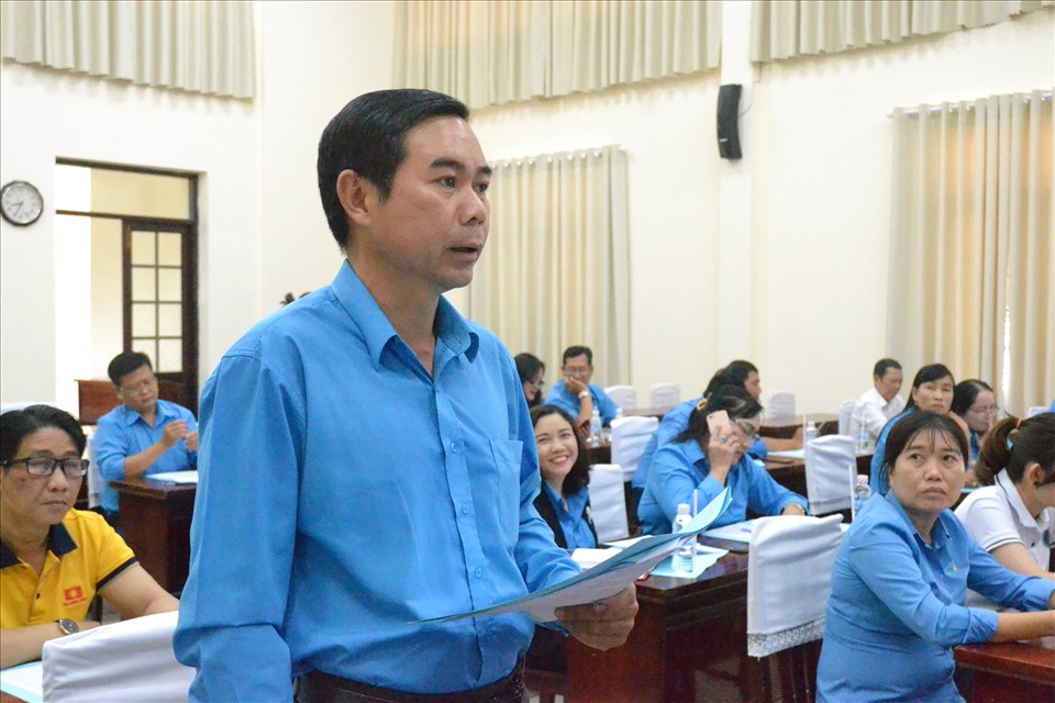 Ông Phan Xuân Trí, Ủy viên BCH Tổng LĐLĐ Viêt Nam, Chủ tịch LĐLĐ TP Phú Quốc phát biểu tại hội nghị. Ảnh: Lục Tùng