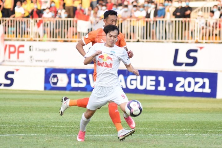 Văn Toàn ghi bàn cho Hoàng Anh Gia Lai ở vòng 3 V.League 2021. Ảnh: Tiến Anh