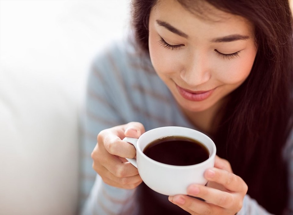 Uống cà phê đen giúp bạn giảm nguy cơ béo phì. Ảnh: Shutterstock.