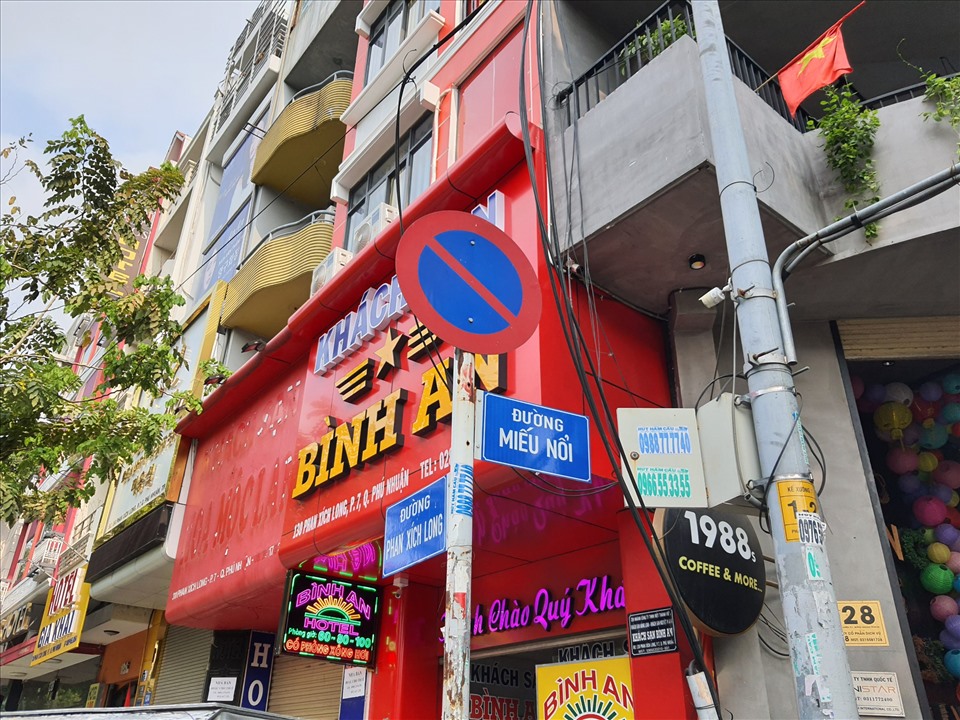Một nút giao của đường số 11 với đường Phan Xích Long được gắn tên là đường Miếu Nổi. Ảnh: Huyên Nguyễn