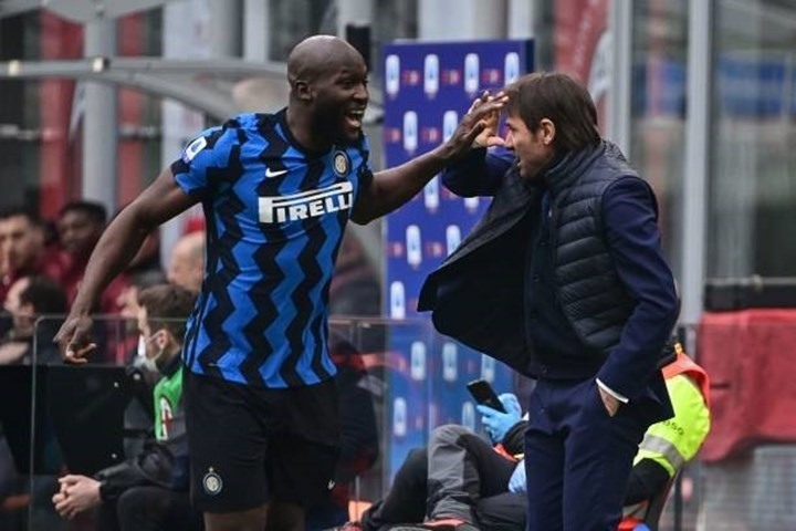 7. Romelu Lukaku (Inter Milan): 19 bàn thắng (38 điểm)