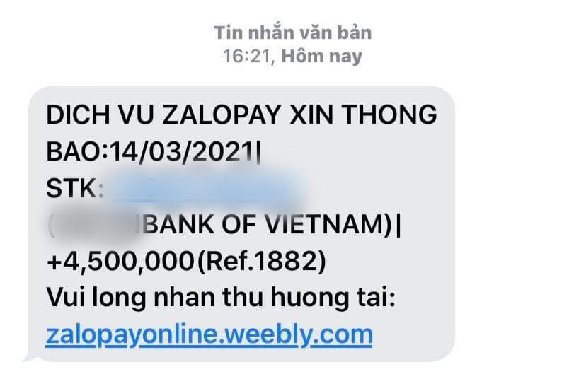 Tin nhắn chứa đường link lạ với mục đích chiếm đoạt tiền trong tài khoản ngân hàng được gửi đến điện thoại của chị T. Ảnh: Nhân vật cung cấp.