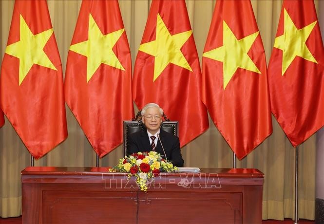 Tổng Bí thư, Chủ tịch nước Nguyễn Phú Trọng nói chuyện với các Đại sứ. Ảnh: Trí Dũng/TTXVN