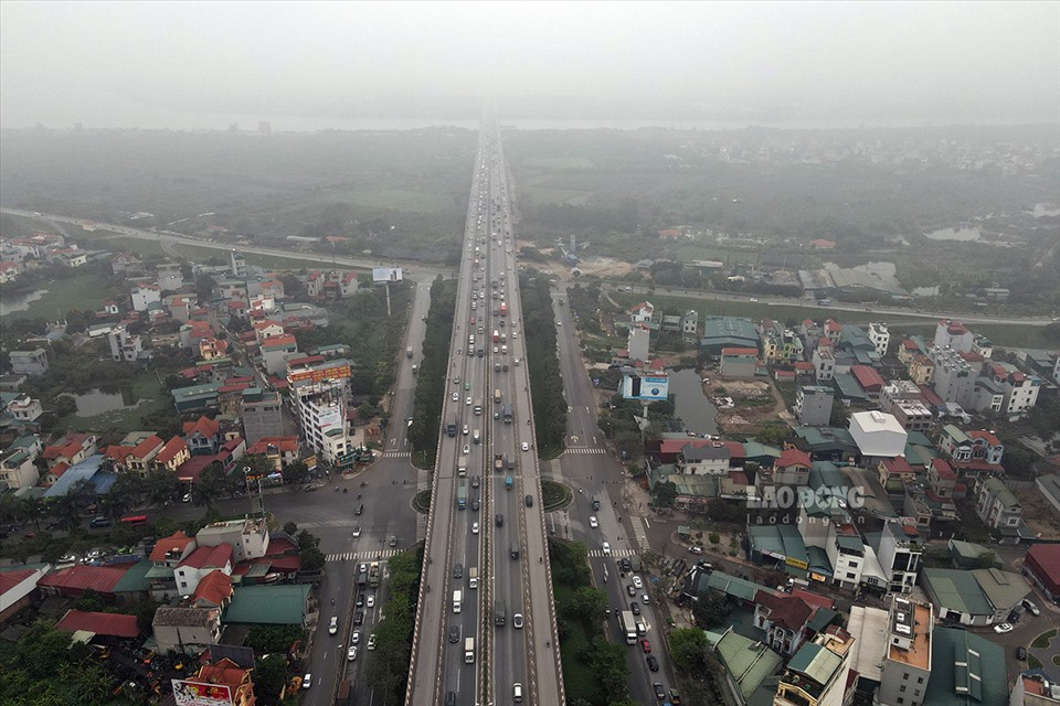 Là cây cầu thứ 6 bắc qua sông Hồng trên địa bàn TP.Hà Nội tính từ phía thượng lưu, cầu Thanh Trì là tuyến lưu thông huyết mạch kết nối 4 thành phố lớn là Hà Nội – Quảng Ninh – Hải Phòng – Hải Dương.
