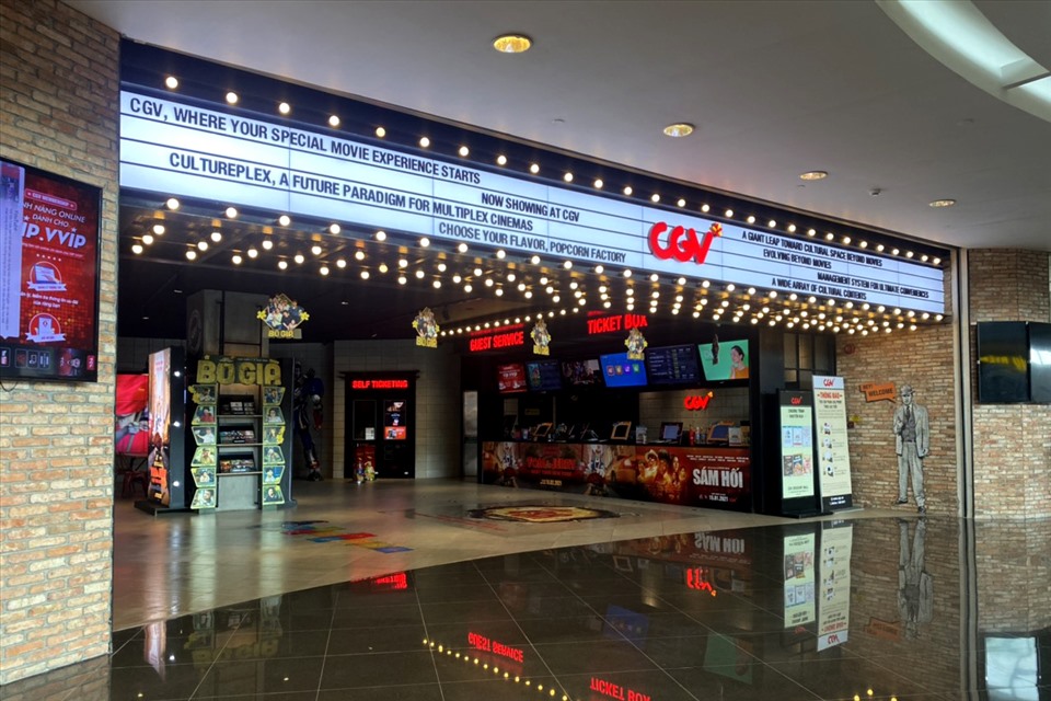 Từ ngày 1.3.2021,các rạp phim trên địa bàn TPHCM được hoạt động trở lại. Tuy nhiên, sau 2 ngày hoạt động đầu tiên, các cụm rạp chiếu phim CGV, Galaxy, Cinestar vẫn chưa đông.