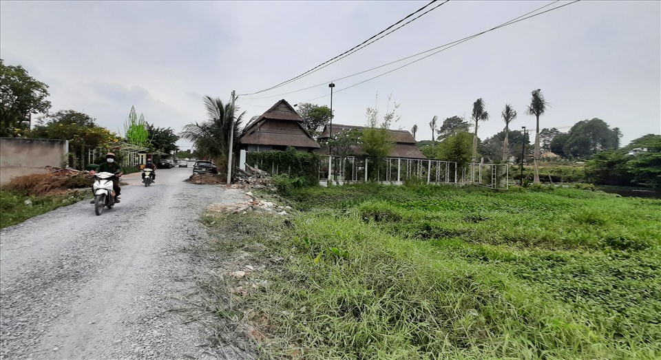 Công trình lấn rạch. Ảnh: Đinh Trọng