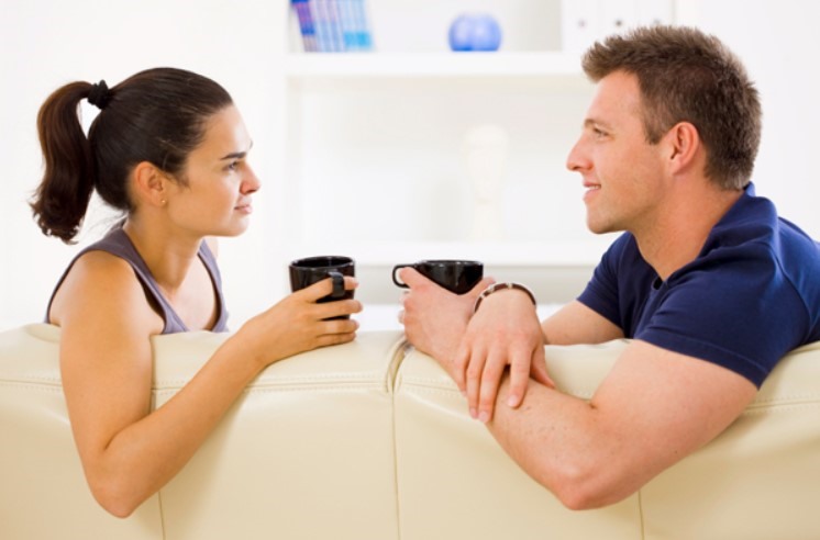 Thường xuyên trò chuyện, trao đổi sẽ giúp vợ chồng dễ dàng tìm được tiếng nói chung. Ảnh nguồn: Xinhua.