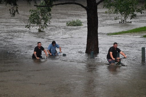 Trận lũ lụt lần này được cho là tồi tệ nhất trong vòng 60 năm qua ở Sydney, Australia. Ảnh: AFP