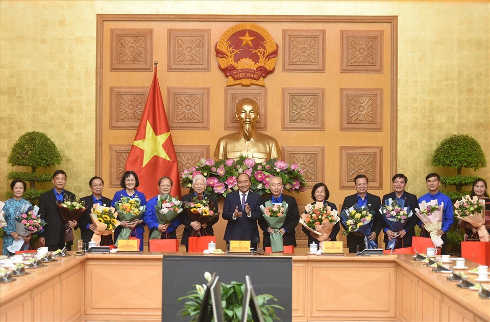 Thủ tướng Nguyễn Xuân Phúc gặp mặt cán bộ Đoàn qua các thời kỳ.