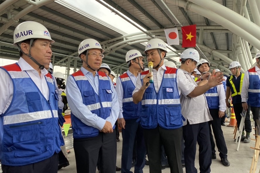 Phó Thủ tướng Phạm Bình Minh (thứ 2 từ trái qua) thị sát ga Công nghệ cao thuộc tuyến metro số 1 (Bến Thành - Suối Tiên) hồi tháng 6.2020. Ảnh: Minh Quân