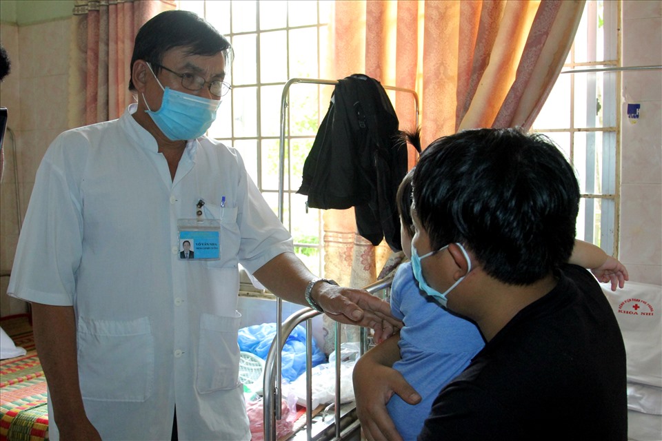 Người dân đang được điều trị tại Trung tâm Y tế huyện Tây Sơn (tỉnh Bình Định) ngày 20.3. Ảnh: T.X