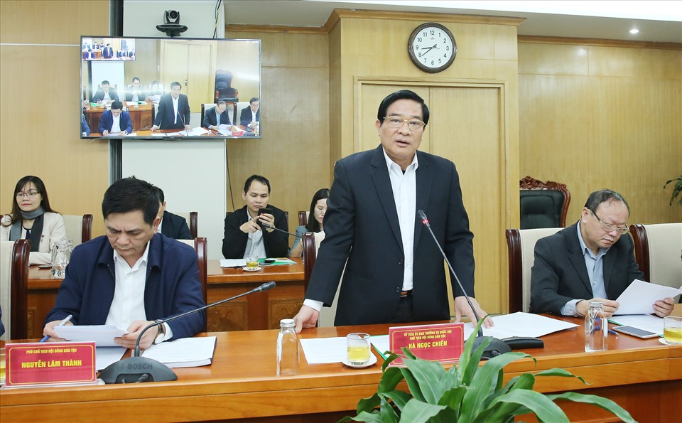 Chủ tịch Hội đồng Dân tộc Hà Ngọc Chiến phát biểu tại buổi làm việc.