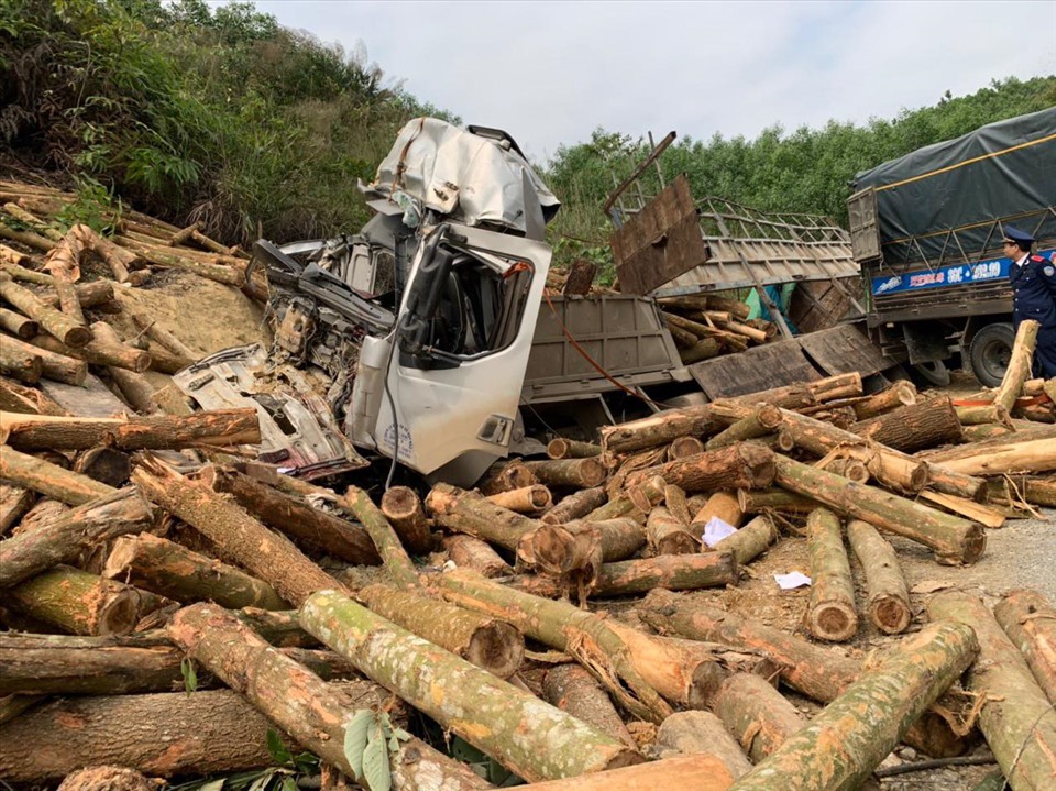 Hiện trường vụ tai nạn đặc biệt nghiêm trọng ở Thanh Hóa làm 7 người chết. Ảnh: T.D