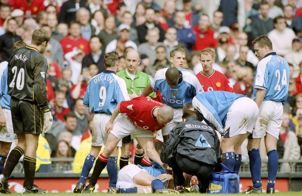 Cựu đội trưởng của Manchester United, Roy Keane, hành động hoàn toàn mang tính chủ đích nhưng không nhằm để triệt hạ đối phương. Ảnh: Premier League