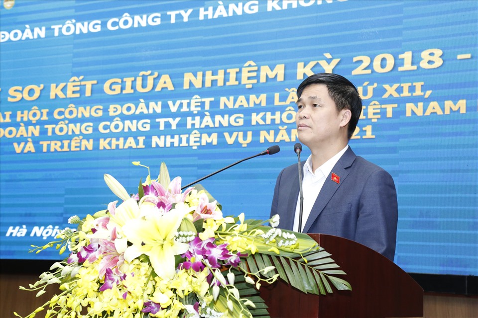 Ông Ngọ Duy Hiểu - Phó Chủ tịch Tổng LĐLĐVN phát biểu chỉ đạo tại hội nghị.