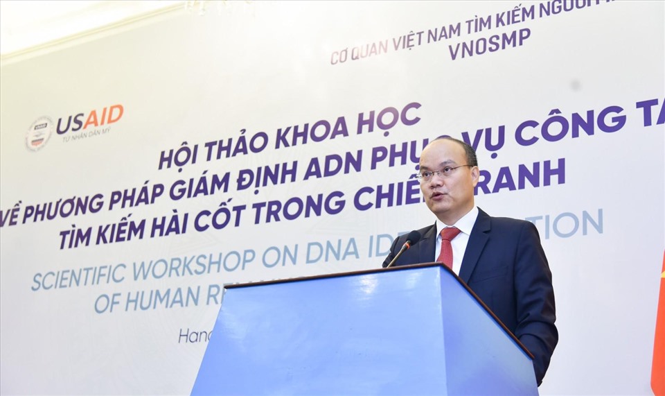 Ông Lê Chí Dũng, Giám đốc Cơ quan Việt Nam tìm kiếm người mất tích, phát biểu khai mạc hội thảo. Ảnh: BNG.