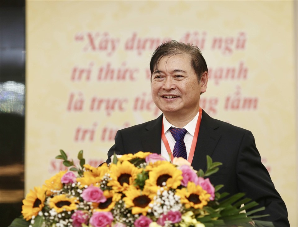 “Ba tháng tham gia vào bộ máy lãnh đạo của Liên hiệp các Hội Khoa học và Kỹ thuật Việt Nam là thời gian hạnh phúc đối với tôi!” - TSKH Phan Xuân Dũng, Chủ tịch Liên hiệp các Hội Khoa học và Kỹ thuật Việt Nam.