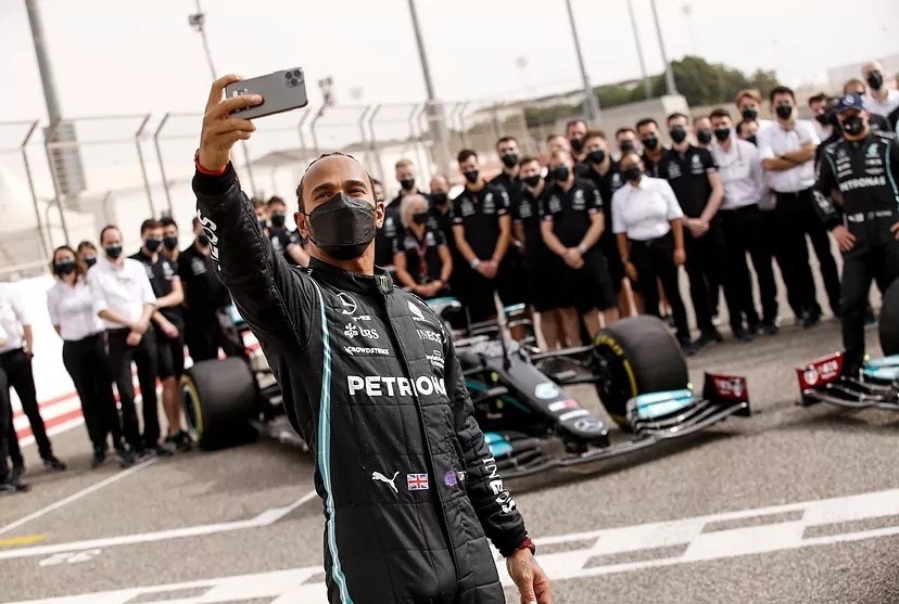 Vô địch mùa giải 2021 sẽ giúp Lewis Hamilton vượt qua huyền thoại Michael Schumacher. Ảnh: Formula1