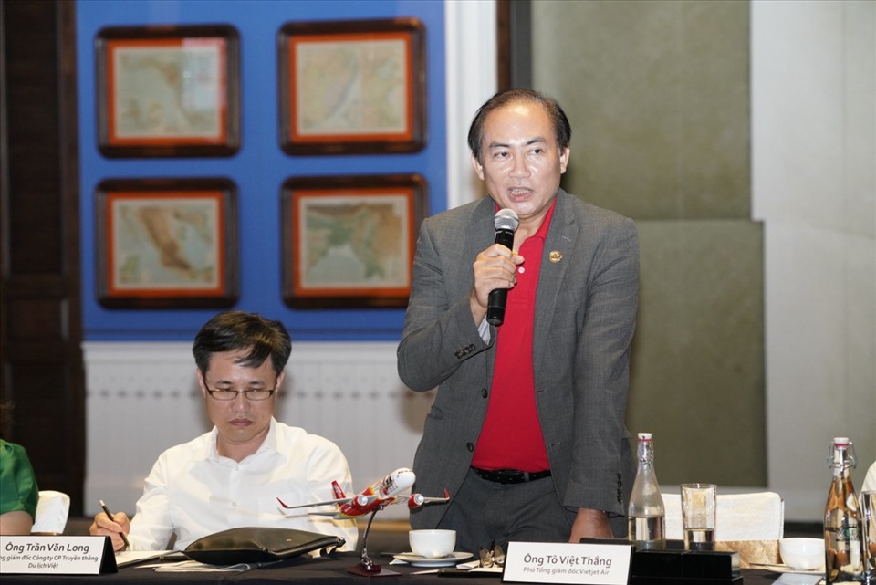 Phó Tổng Giám đốc Vietjet Tô Việt Thắng phát biểu tại toạ đàm.