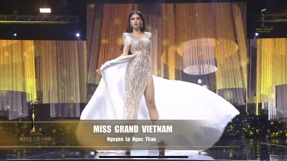 Tại đêm bán kết Miss Grand International 2020, Ngọc Thảo gây ấn tượng với biểu cảm tự tin và những cú xoay, hất váy đầy chuyên nghiệp. Ảnh: CMH.