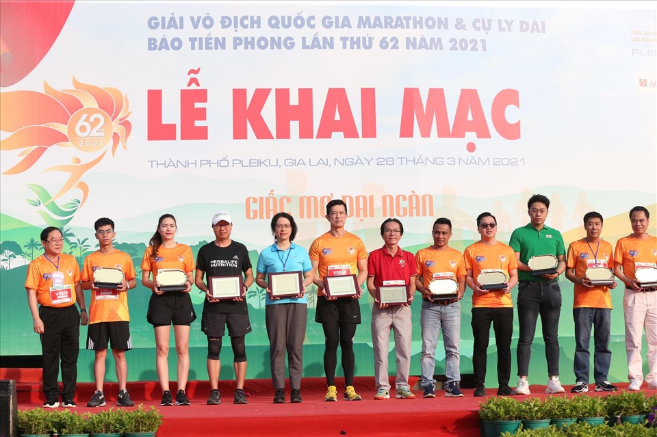 Lễ khai mạc Tiền Phong Marathon 2021. Ảnh: Như Ý
