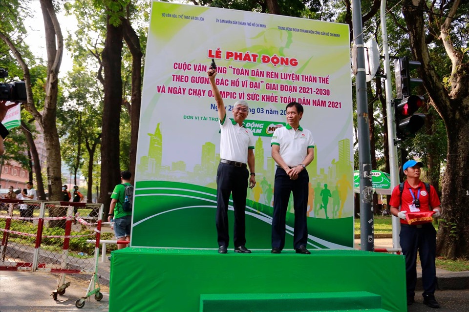 Ông Võ Văn Hoan và Trần Đức Phấn phát lệnh Cuộc vận động “Toàn dân rèn luyện thân thể theo gương Bác Hồ vĩ đại” giai đoạn 2021-2030 và Ngày chạy Olympic vì sức khỏe toàn dân 2021.