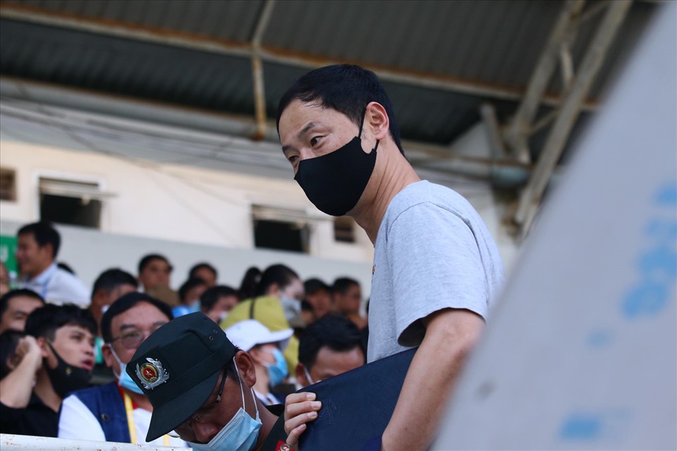 Trợ lý của huấn luyện Park Hang-seo, ông Kim Han-yoon có mặt trên khán đài để theo dõi trận đấu này. Trong đội hình của 2 đội có nhiều cầu thủ đã và đang khoác áo tuyển Việt Nam.